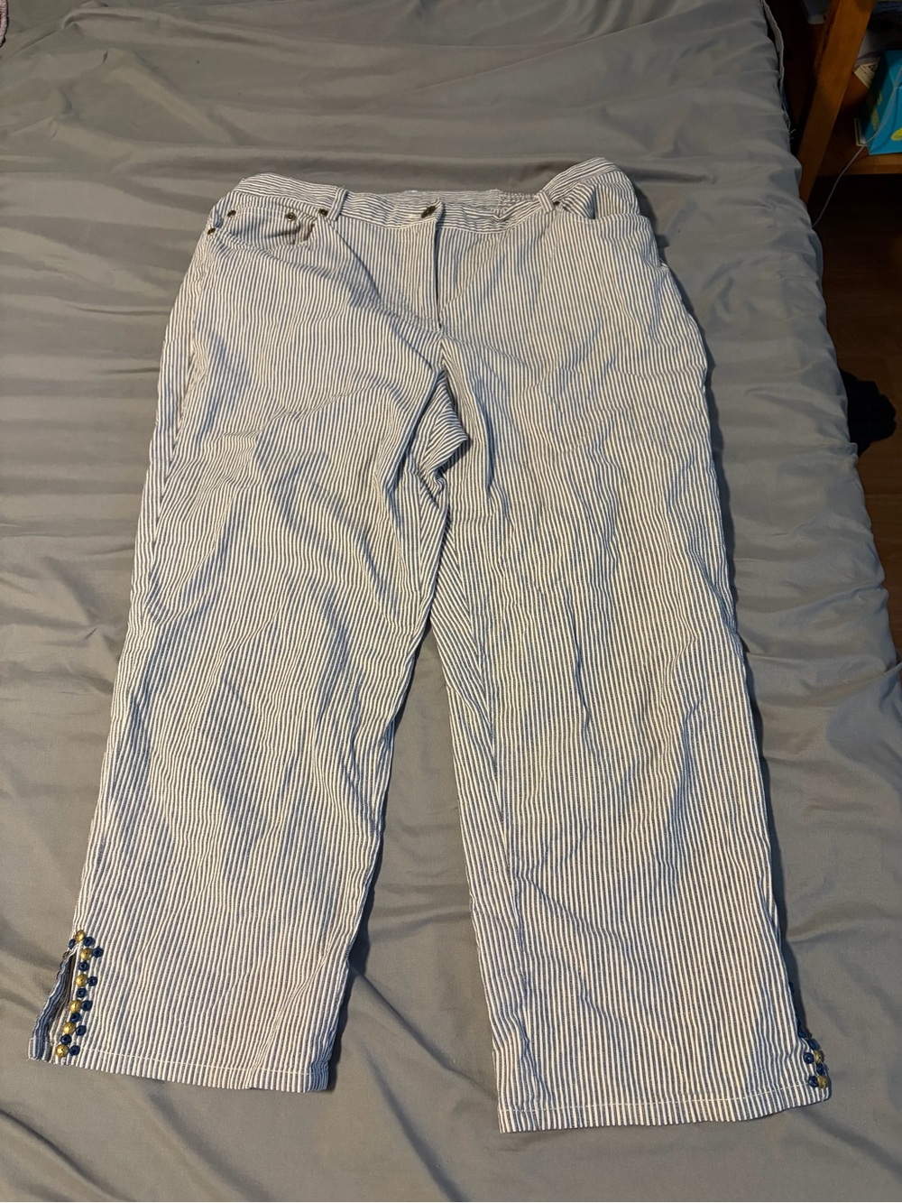Ruby Rd NWOT navy pinstripe capris size 12